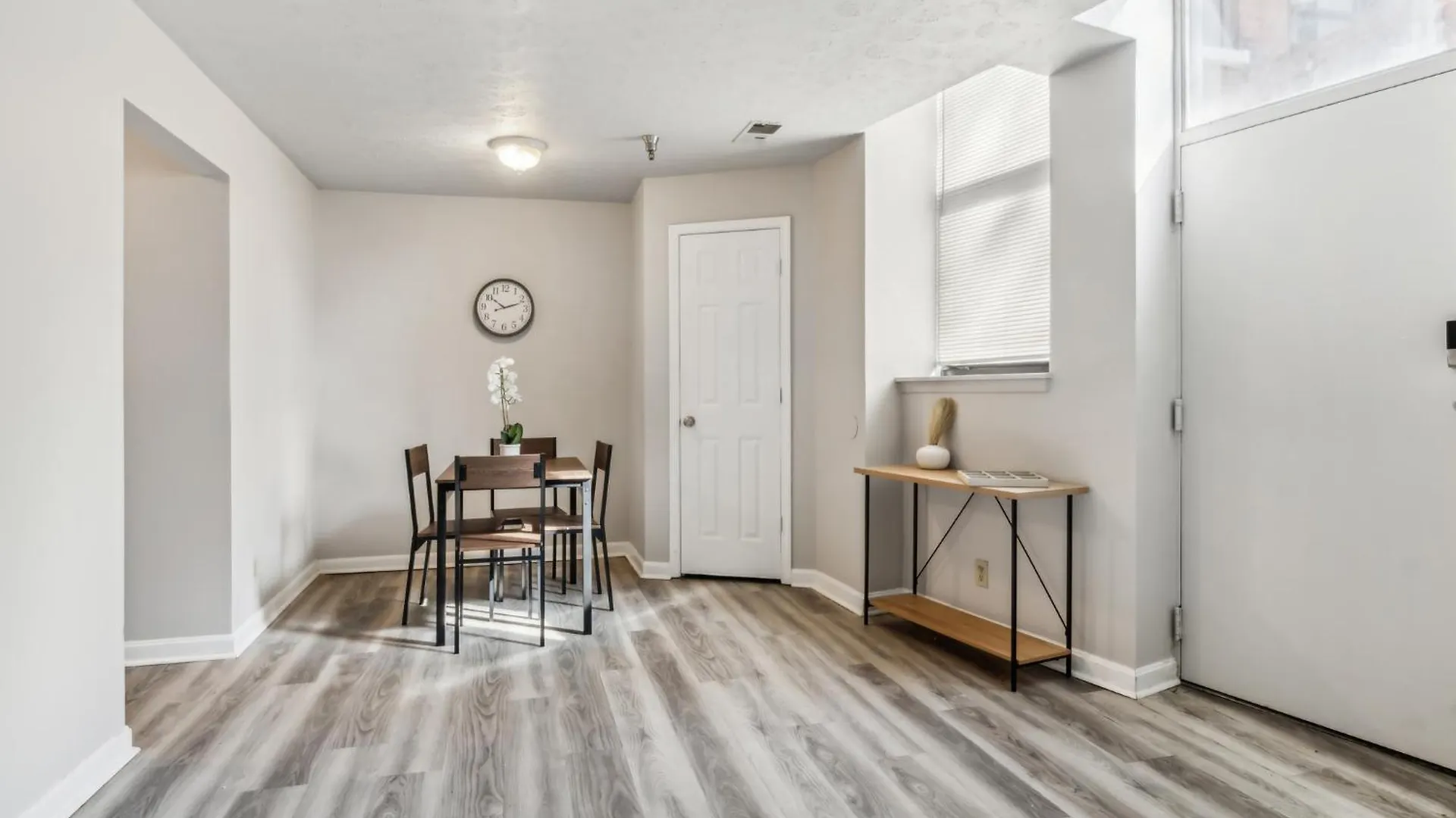 Cozy & Spacious 2 Bedroom 2 Bathroom Louisville Appartement